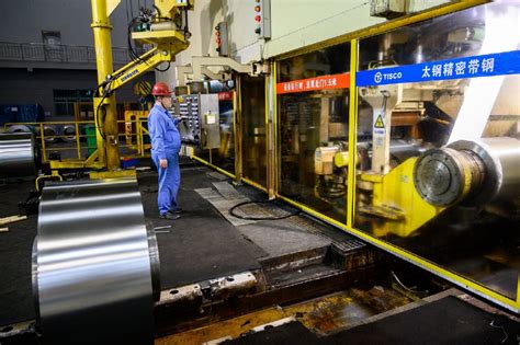 探访太钢精密带钢生产车间 可生产0.015毫米厚“手撕钢”|山西省|中国|太原市_新浪新闻
