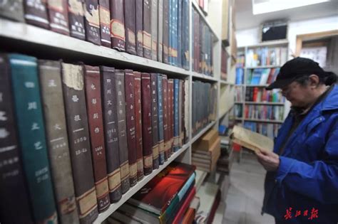 书店亏本也干，我希望再开二十年！六位学者专家对话复旦旧书店店主 - 周到上海
