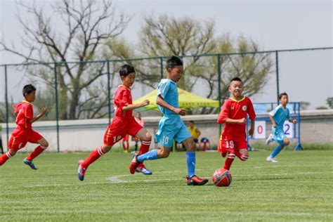 2023年内蒙古青少年足球联赛暨中国青少年联赛（内蒙古赛区）俱乐部赛U18/17男子组比赛激情开赛_ 呼和浩特市体育局