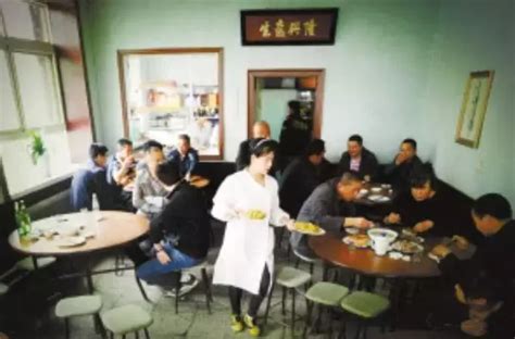一家人县城下饭店，每个人点的还不一样，看看都吃了些啥_凤凰网视频_凤凰网