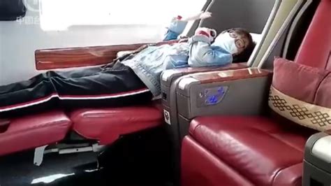 台湾媒体人黄智贤乘大陆高铁打脸民进党：原来座椅是可以躺的！_凤凰网视频_凤凰网