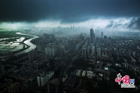 北京暴雨来临黑云压城 雷雨云团密布空中_凤凰网视频_凤凰网