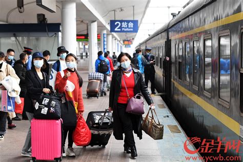 验码、测温、提醒戴口罩……上海收紧口岸、公交各项防疫措施——上海热线HOT频道
