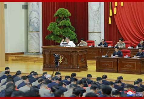 金正恩作7小时报告：朝鲜决定再次开展艰苦长久斗争