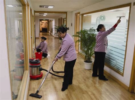 北京专业保洁服务公司，提供家庭，企业保洁服务 - 人人清洁