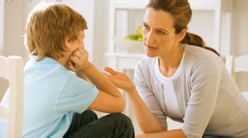 父母应怎样与孩子沟通交流（父母怎样正确地跟孩子沟通）