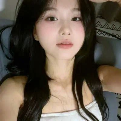 女生纯欲温柔头像