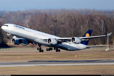 D-AIHU | Airbus A340-642 | Lufthansa | Gerhard Vysocan | JetPhotos