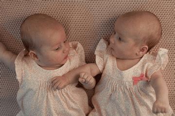 双胞胎宝宝如何起名才好 - 起名网