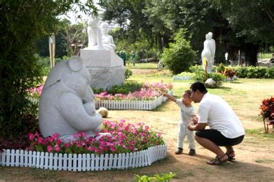 三亚河西区文化公园雕塑吸引市民(图) - 资材资讯 - 园林资材网