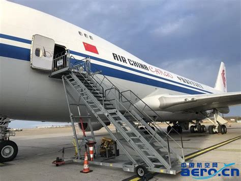大兴机场开通首条货运航线"杨梅包机"每日两班飞北京_手机新浪网