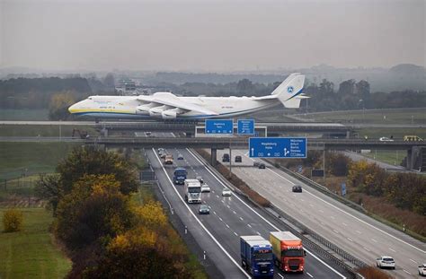 Ucrania reconstruye en secreto el Antonov An-225, el avión más grande ...