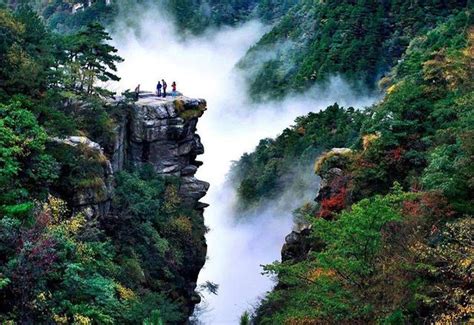 江西"最有灵气"的山，是江南第一仙山，与黄山并称姐妹山
