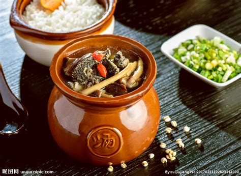 揭秘 - 江西传统特色美食瓦罐汤是怎样做出来的？_食材_原料_方法