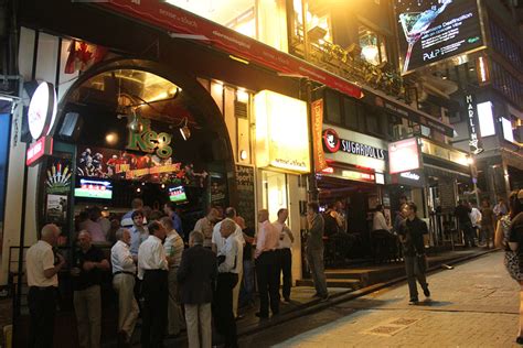 2021兰桂坊酒吧街美食餐厅,香港著名的夜店集中地，香港...【去哪儿攻略】