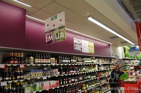 意大利确诊215例：11座城镇封城超市被扫购_新浪图片