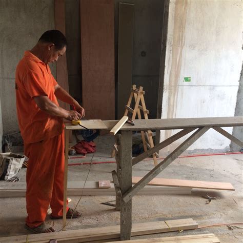【帅帅少·中旅城仕公馆】木工师傅进场，一张环保的“高低床”正式开工 | 一兜糖 - 家的主理人社区