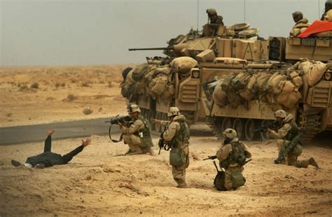 美军在伊拉克战争中首轮进攻时 采取的是什么战术？_凤凰网视频_凤凰网