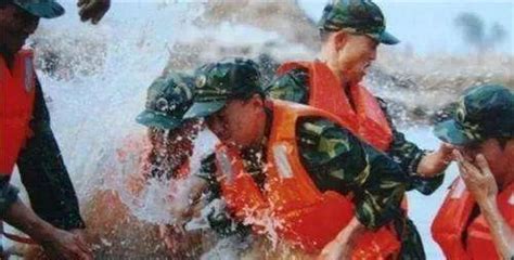 导致1998年长江洪水泛滥的主要原因是什么-1998年夏天我国长江流露发生了特大洪水造成了严重的灾...