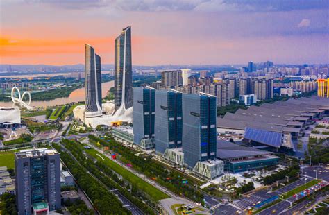 想要知道南京的城市商业发展如何？看这篇就够了！_新街口_中心_市场