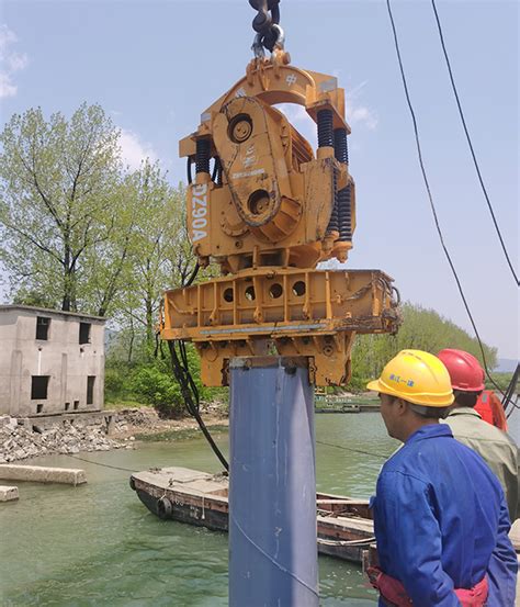 DZ90A振动锤在富江春畔施工,案例中心,温州振中基础工程机械科技有限公司