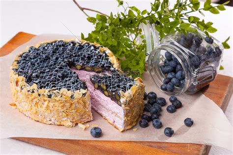 美味的蓝莓蛋糕图片-包图网