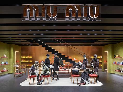 Miu Miu 2022 春夏系列秀场回顾 – NOWRE现客