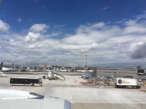 法兰克福机场载运Lufthansa航空高清图片下载-正版图片503766127-摄图网