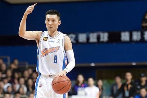 刘炜正式宣布退役留一大遗憾，新赛季将担任上海男篮领队 - 周到