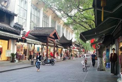 杭州“最热闹”的步行街，街上大部分是外地游客，本地人不多|吴山|河坊街|本地人_新浪新闻