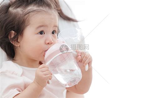 给宝宝喝水的正确方法，你都做对了吗？_宝宝用喝水吗 - 育儿指南