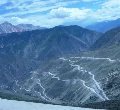 首条穿越青藏高原冻土区的高速公路，被称为草原上长出来的高速！