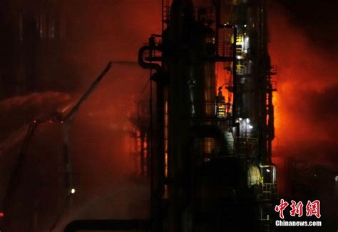 中石油大连石化分公司发生火灾 火光冲天_图片新闻-豫都网