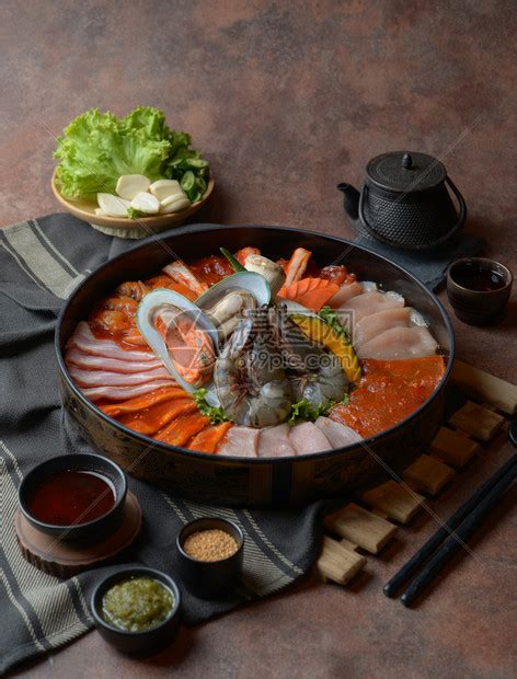 【海鲜锅的做法步骤图，海鲜锅怎么做好吃】莫式炒饭_下厨房