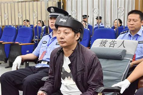 湖南新化民警陈建湘持枪杀人案开庭审理 被围捕中曾开枪自杀|界面新闻 · 中国
