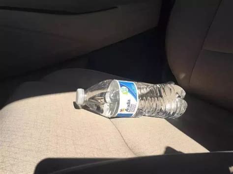 危险！放在车里的瓶装水，让她30万的车直接自燃……__凤凰网