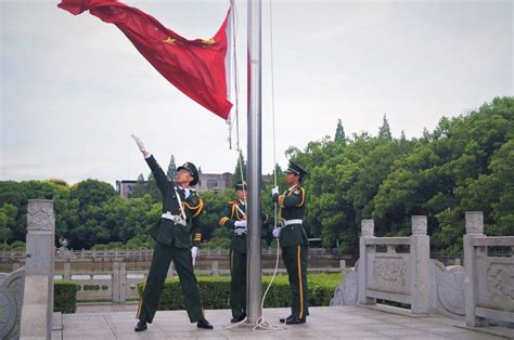 新年第一天，直击成都天府广场元旦升旗仪式_四川在线