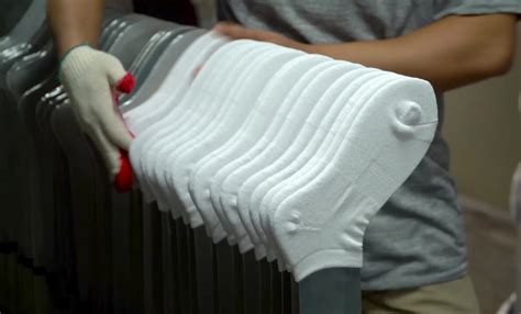 佛山亚马逊定制袜子厂告诉你一双合格的防滑袜需要满足五个条件。 - 俊美隆袜业官网