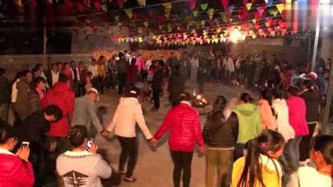 现场实拍：云南丽江市玉龙县农村婚礼上的纳西族民间舞蹈“打跳”_腾讯视频