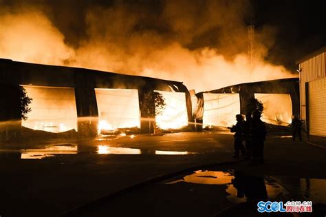 今天上午虹口一工地突发火灾 多辆消防车前往灭火|上海|火灾_新浪新闻