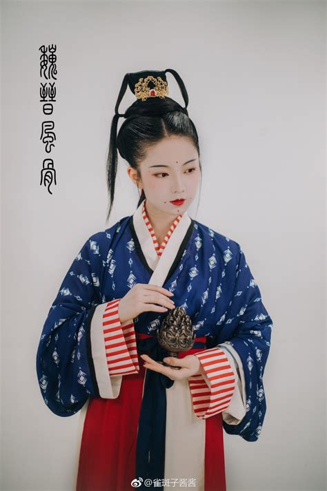 秦汉妆容甜美女生头像