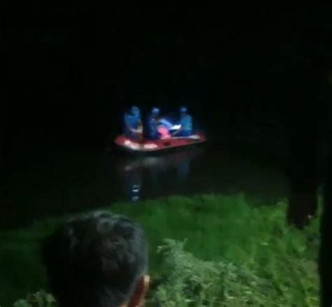 河北4名男孩河边嬉戏落水2人被救起，致1死1人失联，令人揪心__财经头条