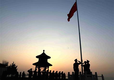 在中国最早看到海上日出的地方赏日出升国旗迎接新年第一缕阳光|国旗|日出|荣成市_新浪新闻