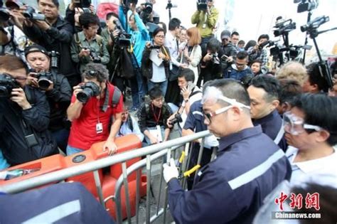 香港旺角区清障行动展开 警方吁在场者尽快撤离_手机新浪网