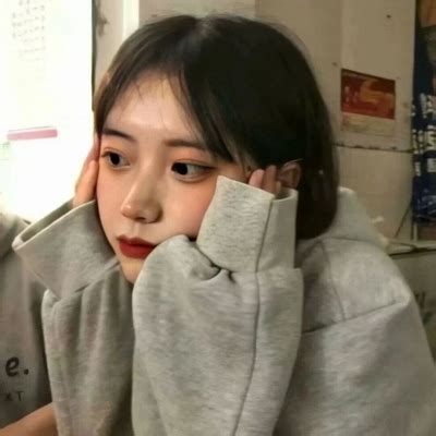 美高短发甜美女生头像