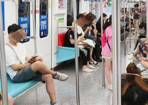 吵上了热搜！地铁上到底能不能喝水？记者走访后发现，上海的情况是…… - 周到上海