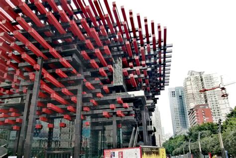 重庆最知名的网红建筑之一，位于CBD，每天很多游客来打卡