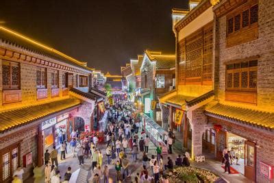 江西萍乡：古街灯光璀璨游人如织-人民图片网