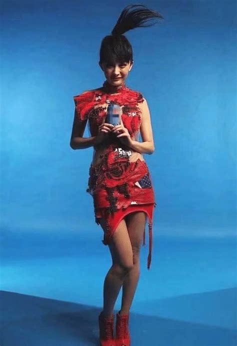 杨幂早年拍广告旧照被曝，没有美颜和滤镜下，这还是我们的女神吗