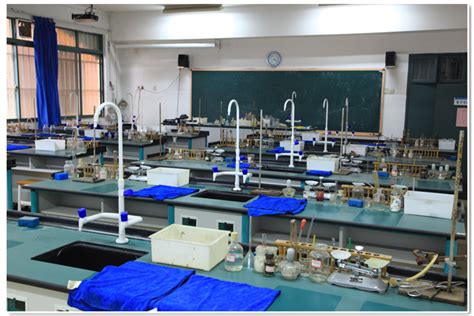 化学实验室 - 教学设施 - 北京大学南宁附属实验学校-1